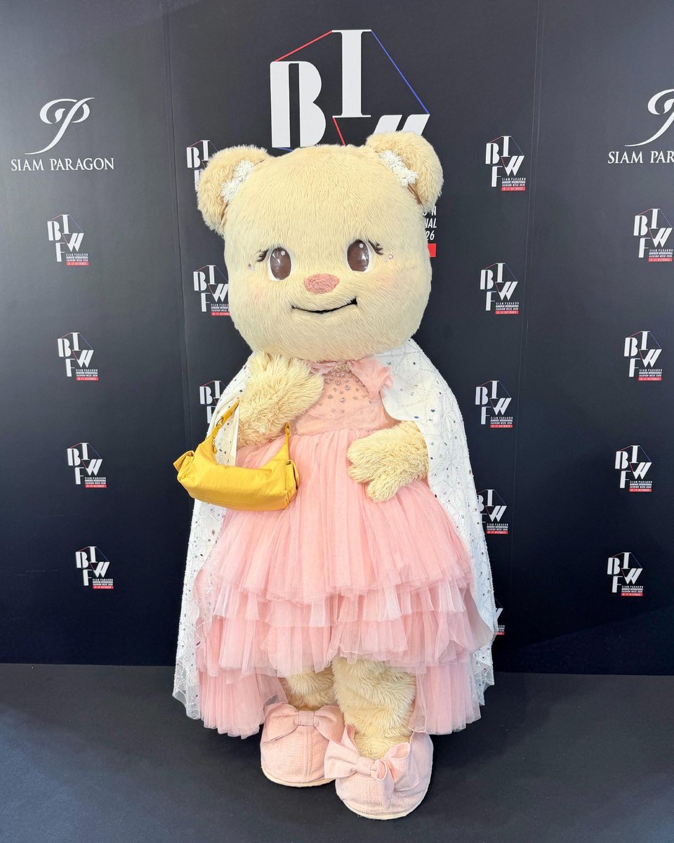 fearncpn's tweet photo. แกดูจริตพี่น้องตระกูล BTB ถือกระเป๋าเถอะ กินกันไม่ลง 🤭

#Butterbear #Biancabear https://t.co/SCG97IgZ45