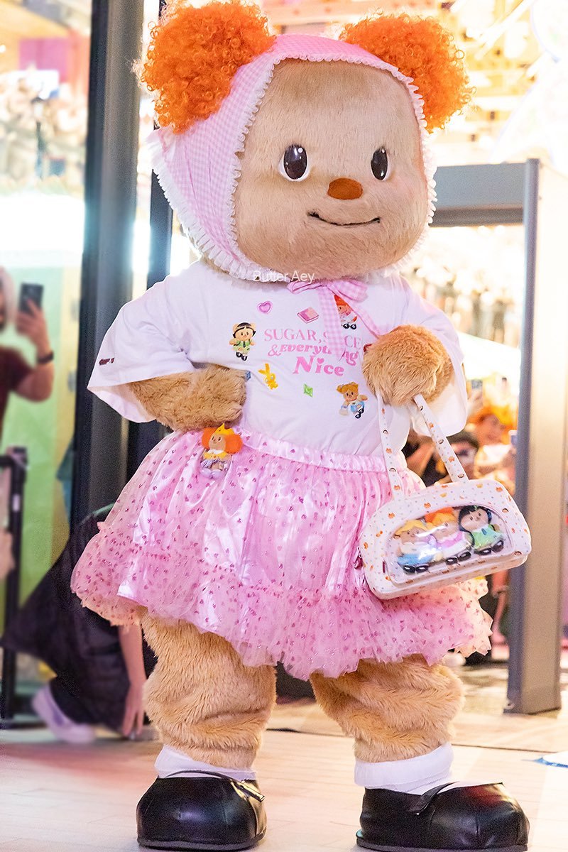 fearncpn's tweet photo. แกดูจริตพี่น้องตระกูล BTB ถือกระเป๋าเถอะ กินกันไม่ลง 🤭

#Butterbear #Biancabear https://t.co/SCG97IgZ45