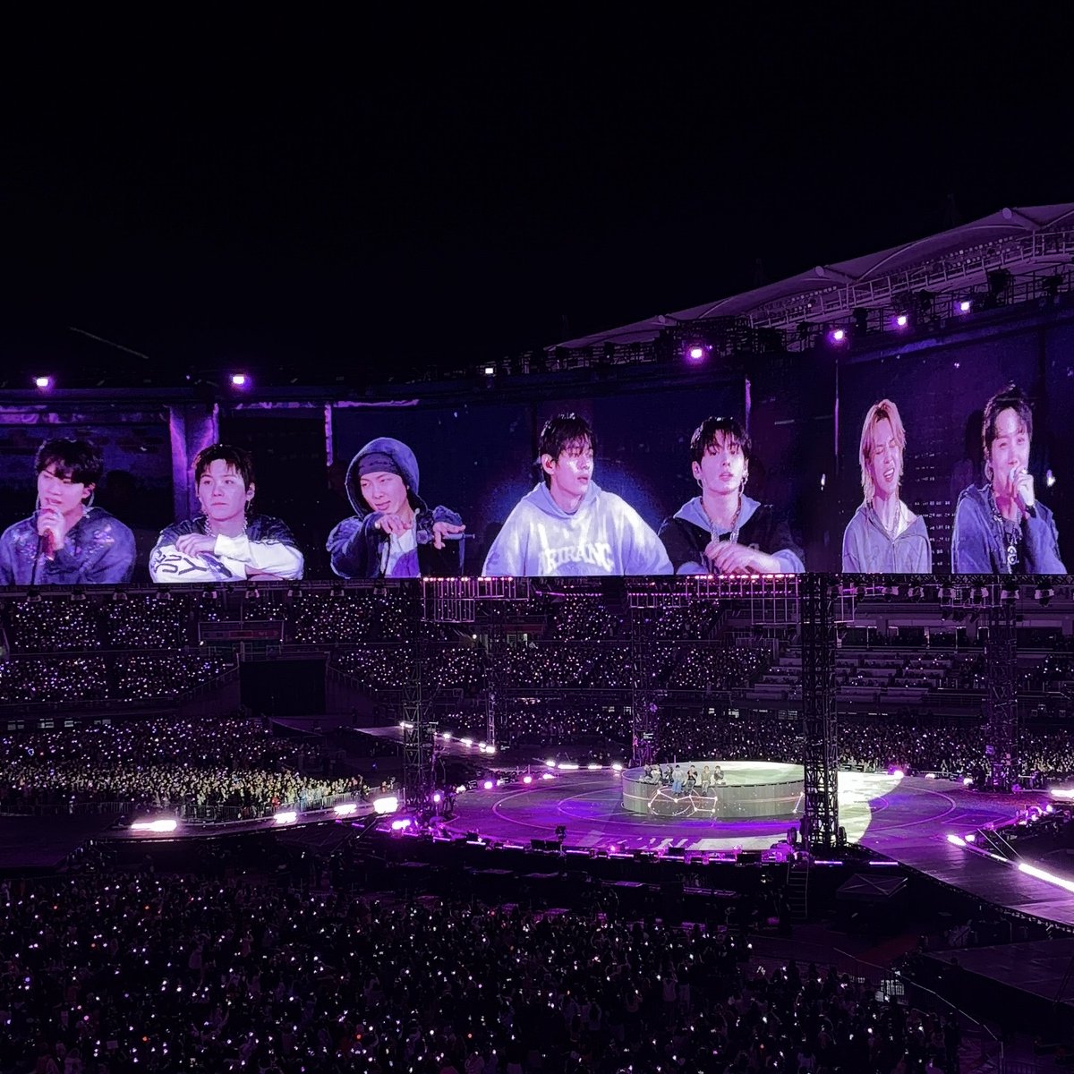jkctyy's tweet photo. Jujur dpt seat center sih ok banget banget krn bisa liat full screen gitu. Bisa melihat keseluruhan konser gitu

Ini aku pov tribune setara cat2/3 jakarta yaaa https://t.co/d58DJVuwQZ