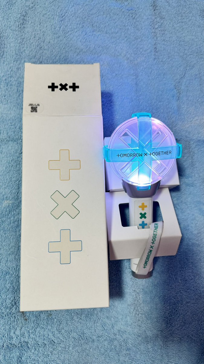wonjimins's tweet photo. WTS LFB TXT LIGHTSTICK MOABONG

VER.1 - PHP500
VER.2 - PHP1,000
KEYRING - PHP300

(nego if take all and free lightstick bag)

Dm me for more proofs and videos

tomorrow x together ph sale moa bong

yeonjun beomgyu kai soobin taehyun moabong moa https://t.co/gZat7ry6Ap