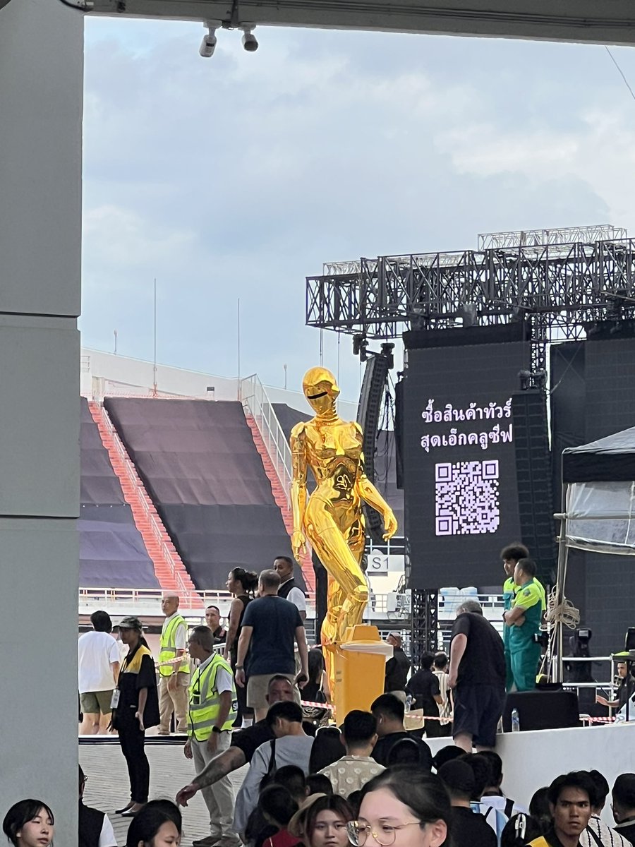 TheWeeknd_TH's tweet photo. SORAYAMA in Rajamangala Stadium 🔥🇹🇭 https://t.co/TYkANKUTlj