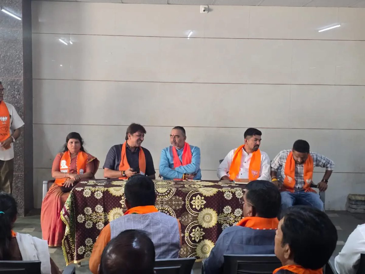 MLASandipDesai's tweet photo. સુરત જિલ્લા ભાજપના પ્રભારી અને ગુજરાત પ્રદેશ ભાજપના ઉપપ્રમુખ શ્રી ગૌતમભાઈ ગેડીયાની વિશેષ ઉપસ્થિતિમાં ચોર્યાસી તાલુકા ભાજપની ટિફિન બેઠક યોજાઈ.

આ બેઠકમાં ચોર્યાસી તાલુકા ભાજપના પ્રભારી શ્રી કેયુરસિંહ પરમાર, પ્રમુખ શ્રી અભિષેકભાઈ નાયક,
(1/2) https://t.co/SrwmIDAk49