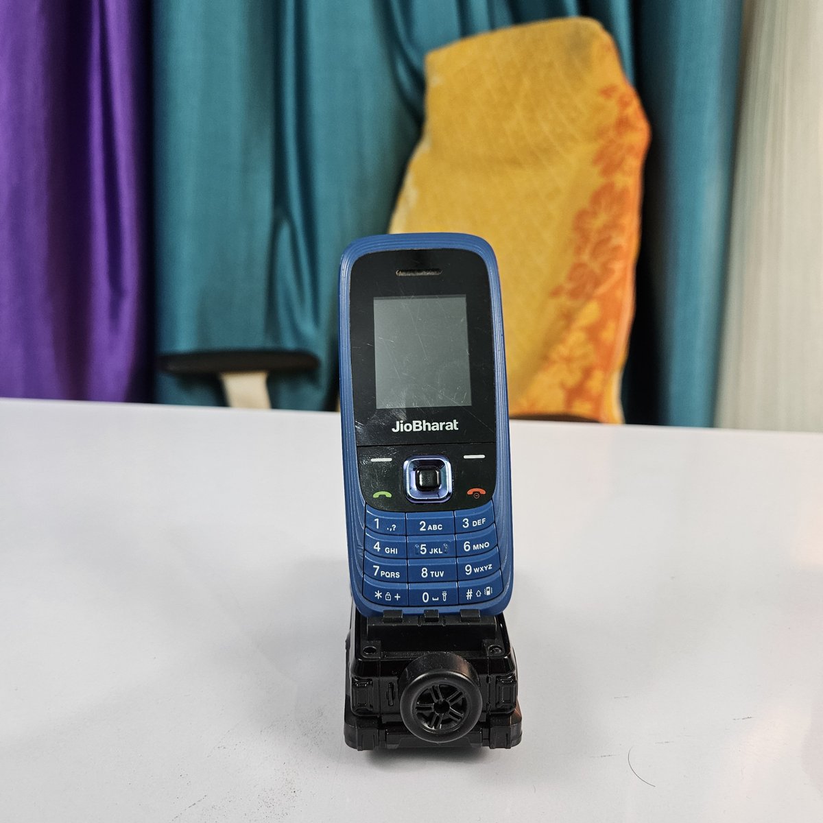 Tech__D2's tweet photo. Bought this Jio Bharat V4 4g Smartphone 6 months ago ... at first it has battery issue after 4 months of use .. and now it completely dead @reliancejio @JioCare #jiobharatv4 https://t.co/nqHZonIKO9
