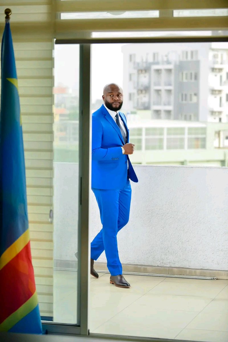 pdfkasale's tweet photo. @chauffeur243 @leParrainRDC Mukubwa @leParrainRDC 
Merci de me localiser ...0825841157 https://t.co/I09g9EBroz