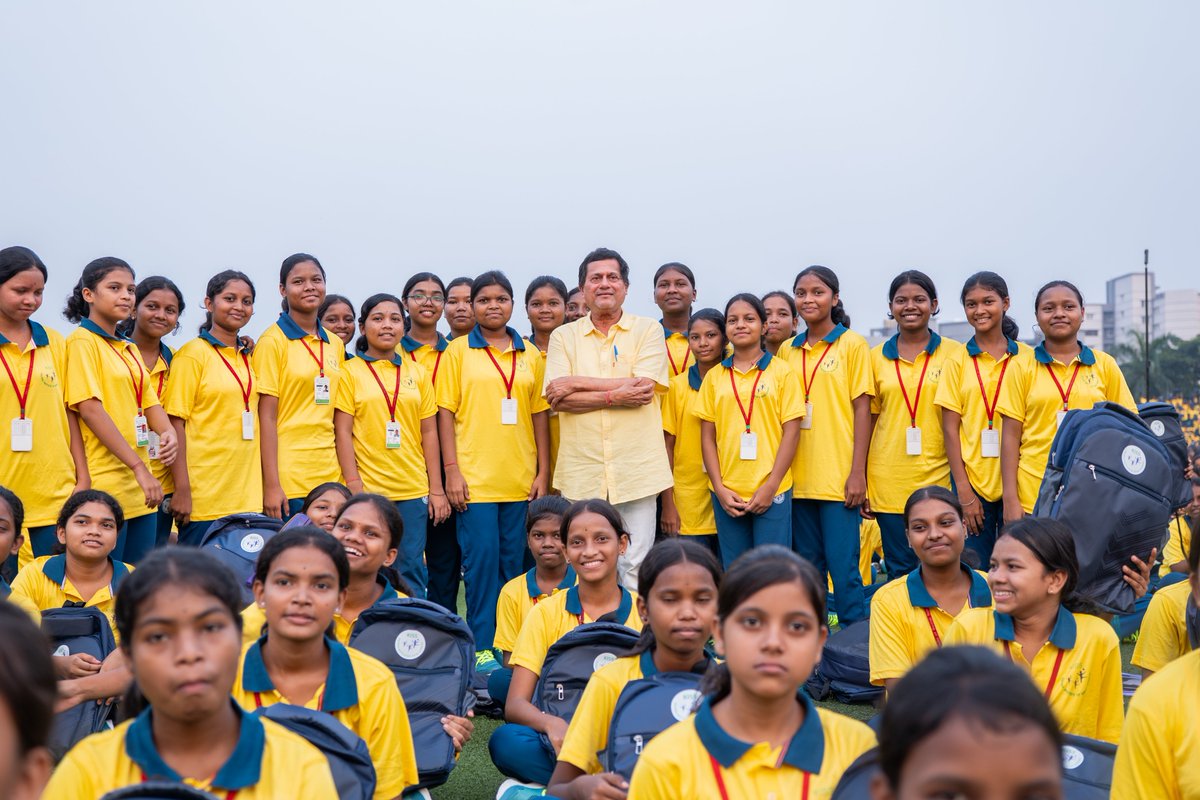 achyuta_samanta's tweet photo. On #InternationalDayOfTheGirlChild, my warm wishes to all our daughters. Every girl deserves to grow up safely, receive an education and make her own choices in life.
 
Nearly 80% of our students at KISS are girls. Giving them a home, an education and the confidence to stand on their own feet has always been close to my heart. I want every one of them to have the chance to build the life she chooses.