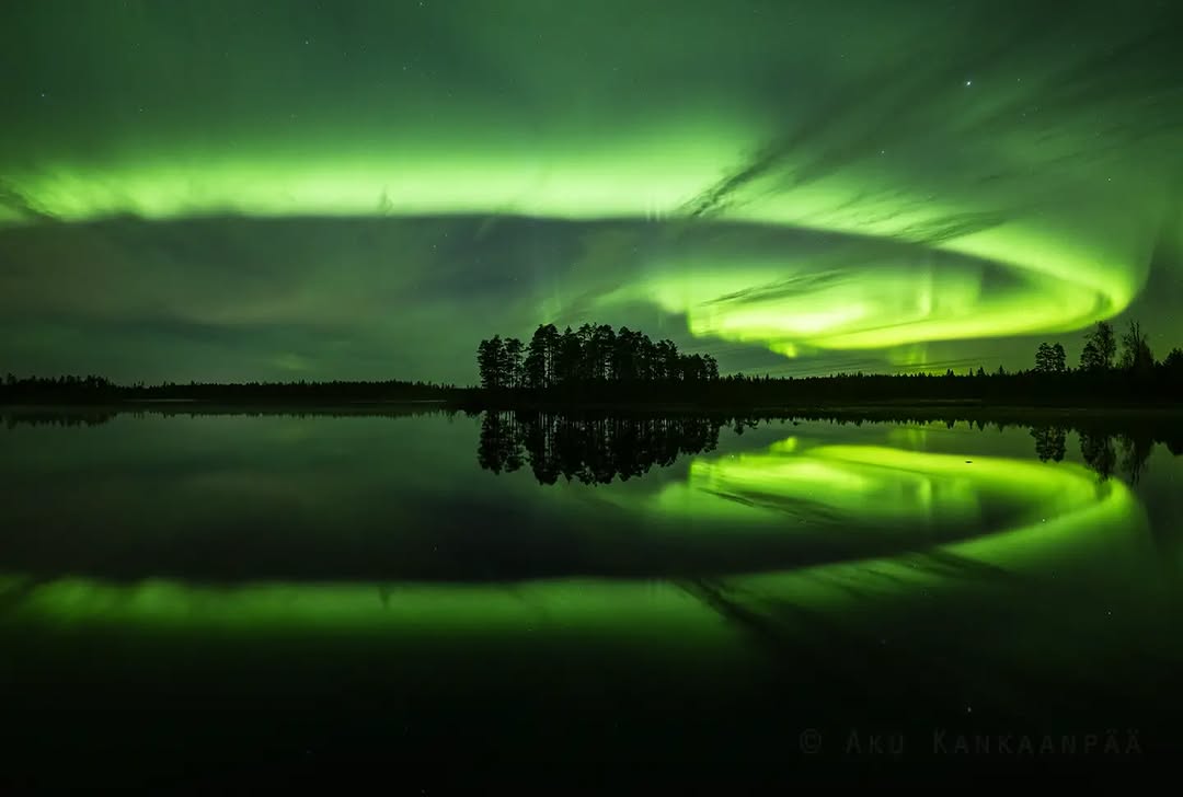 DiscoverFinland's tweet photo. The Great Show in the Skies: The Northern Lights – Where and when to best see them in Finland
https://t.co/7y6LmZpvvG

Photos shared on IG by @SantasHotels, katlinwildframes, heidi.koivula, and akukankaanpaa: https://t.co/bQxFmo0HOi