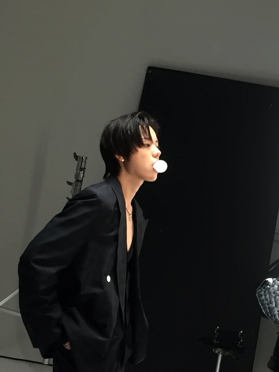 Inohyul's tweet photo. I can be bold and gorgeous… yet my sweet, adorable side always shines through. https://t.co/G0Wb2hZJsW