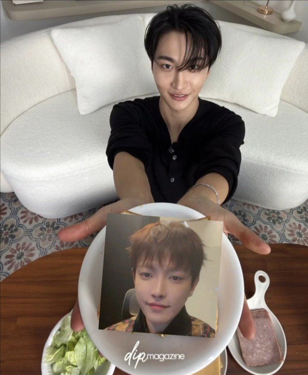 HwaHalaziaa's tweet photo. Hwa presenting the Joongsandwich #delicious https://t.co/KPNd491WEc