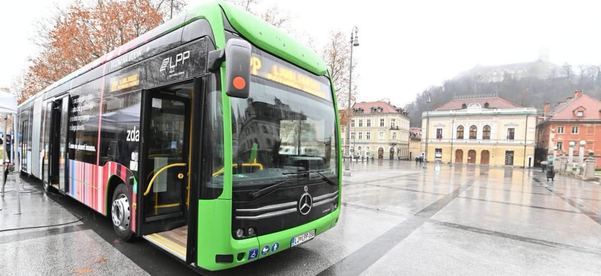 MajaEmano3's tweet photo. ⚡ Električni tovornjaki in avtobusi niso dovolj sami po sebi! Brez dovolj energije, polnilnic in ustrezne infrastrukture elektrifikacija prometa ne more uspeti. Ključno vprašanje je: ali smo na to res pripravljeni? 🚌🔋

#Energija https://t.co/s60dR0uJif
