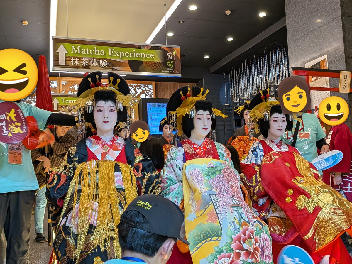 beheseizin's tweet photo. 名古屋市中区の大須商店街で2026年10月10日から開かれていた『大須大道町人祭』が10月11日、最終日を迎えました。
「おいらん道中」には同僚が参加。
大須で1番大きいと言われるこのお祭ですが、延べ30万人が訪れたとのこと🍁 https://t.co/ENZeItEtpr