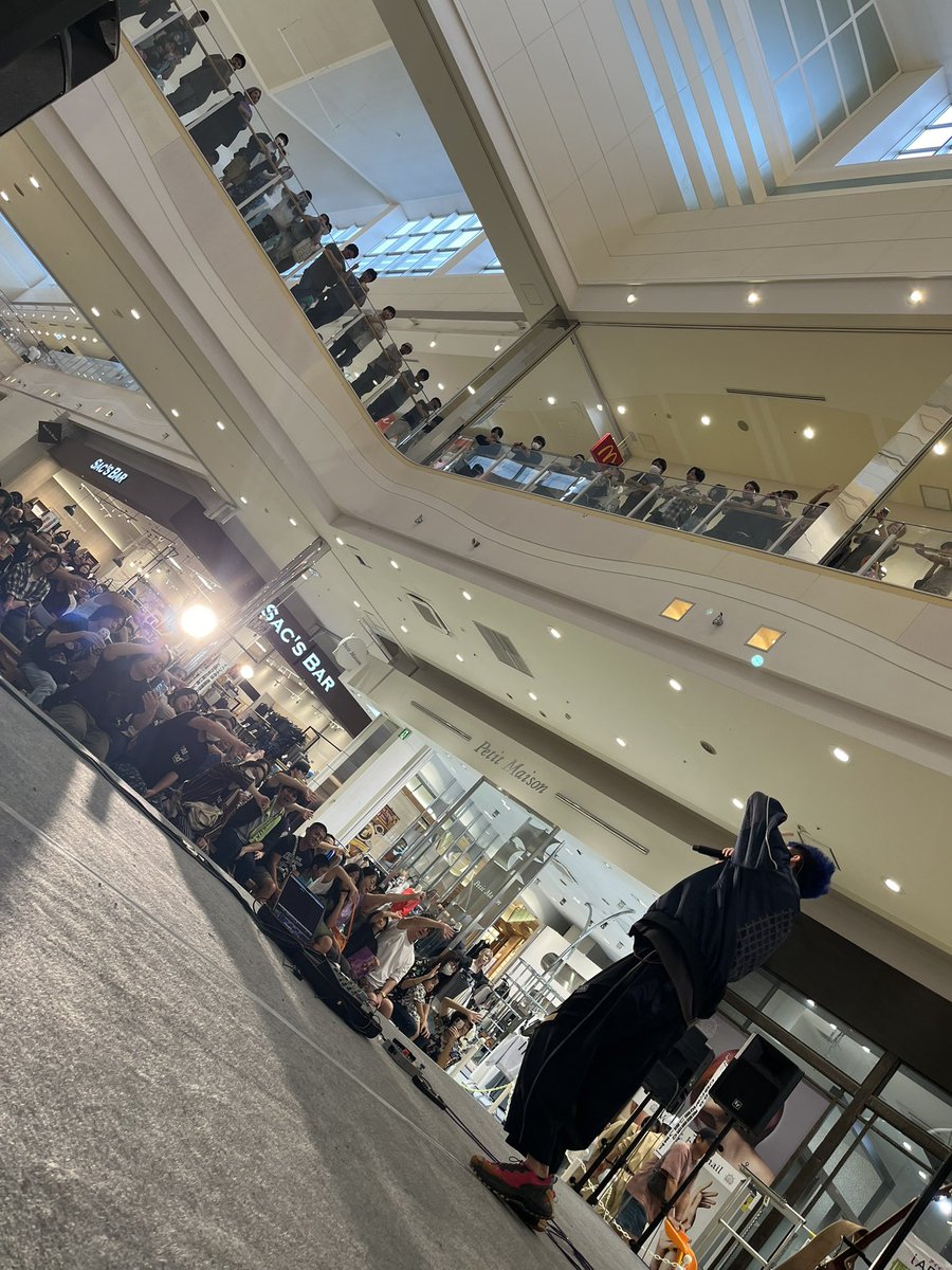 hasenano's tweet photo. 急にも関わらず駆けつけてくださった皆様！

ありがとうございました！

AEONライブデビューは沖縄は南風原店！

最高過ぎた！

トップバリュー！！

楽しかったねー！
また会おうぜ。 https://t.co/yixHxqinHo