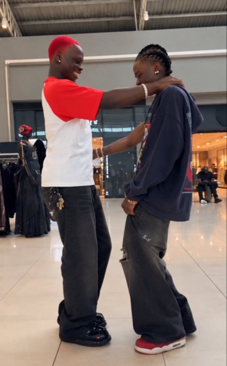Thewrldbaby's tweet photo. Nigerian music industry is slowly turning into a G@y industry https://t.co/q6sBLcyCg9