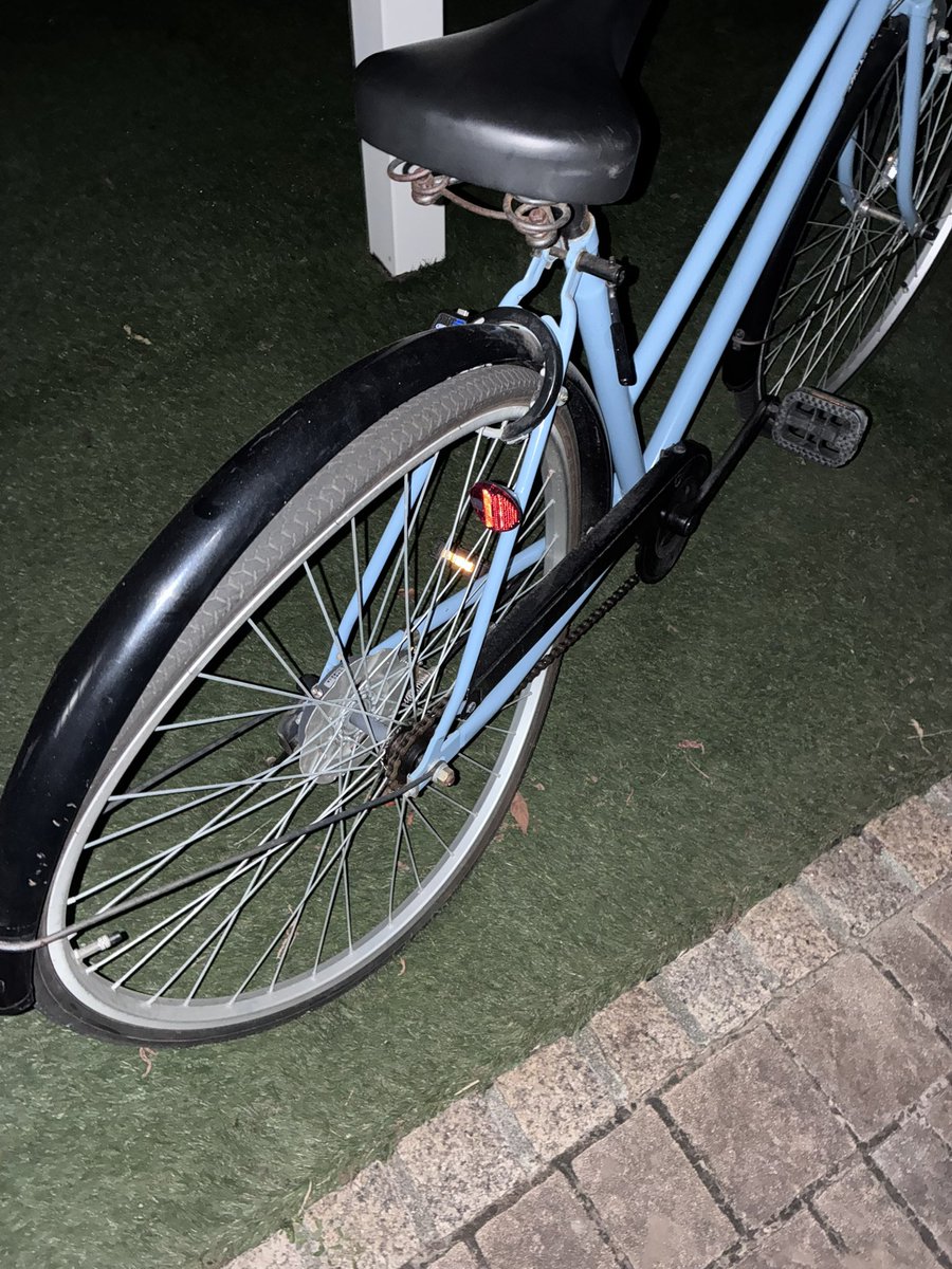 red_human1117's tweet photo. 自転車でコケたァ。自転車も逝ったぁなんなら脚少しえぐれた https://t.co/A5CSPlpXKE