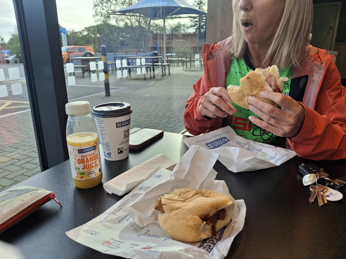 annacaldey's tweet photo. Another event,another @GreggsOfficial breakfast.
Every run needs to start this way.
#fuelledbygreggs
#breakfastbaps
#gettingthemilesin https://t.co/BQRdLWYUk7