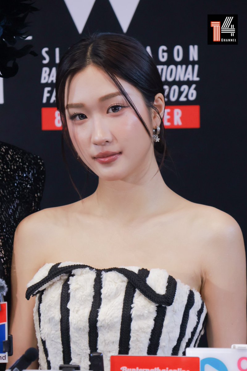 fourteenchannel's tweet photo. “อะตอม ปริยะ” ร่วมงาน “Siam Paragon Bangkok International Fashion Week 2026 AT Siam Paragon” 💃🏻

FAYEATOM BIFW26 SIAM PARAGON
#SiamParagonBIFW2026xFayeAtom 

#FayeAtom #FayePeraya #AtomPariya 
#FLYNOW #madamefin
#SiamCenterBIFW2026 #BIFW2026 https://t.co/KLljoxuxWv