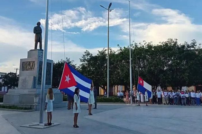 MEP_CUBA's tweet photo. El Padre de la Patria iniciador de las guerras de independencia recibió homenajes del pueblo, el Gobierno y el Partido, en La Habana,  La Demajagua, Granma; y junto a José Martí, en Santa Ifigenia, Santiago de Cuba. Recordamos su legado de libertad e Independencia. https://t.co/GZTTqShkLQ
