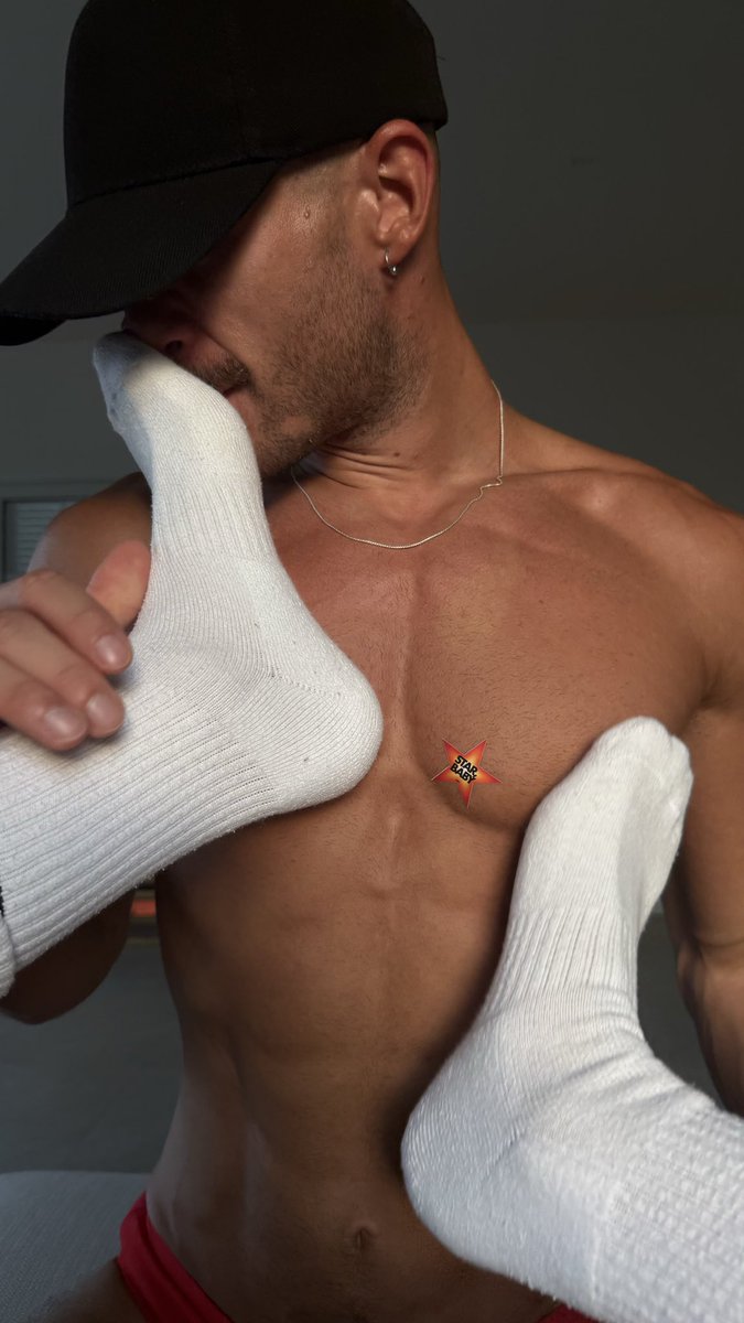itsfynnwilde's tweet photo. Let me sniff your socks while I get you pregnant https://t.co/gIrHhCCtuw