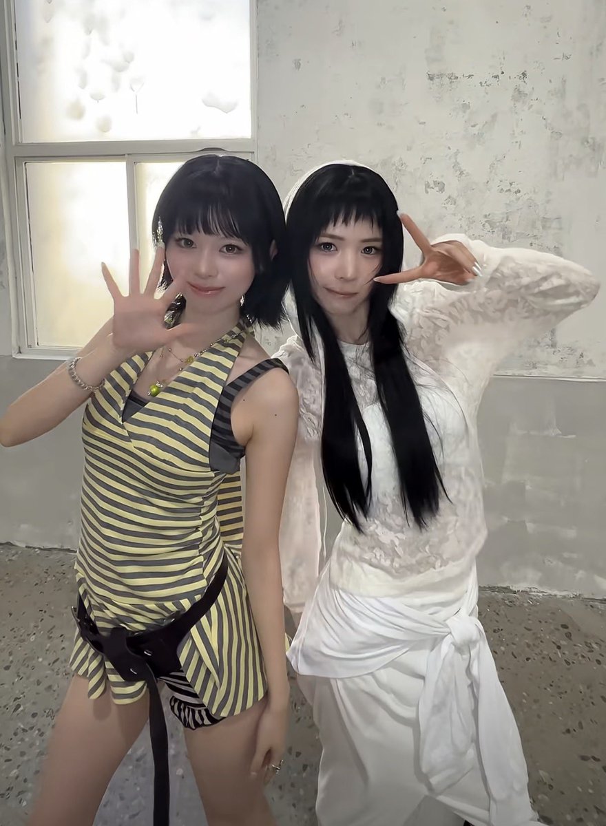tena_1026's tweet photo. この衣装で出演はないのかな〜🎶
個人的にこの衣装のくぅがめっちゃ好き🤭

 #NiziU #NiziU_SourGrapes  #RIKU_bubble https://t.co/M18V5CH3fK