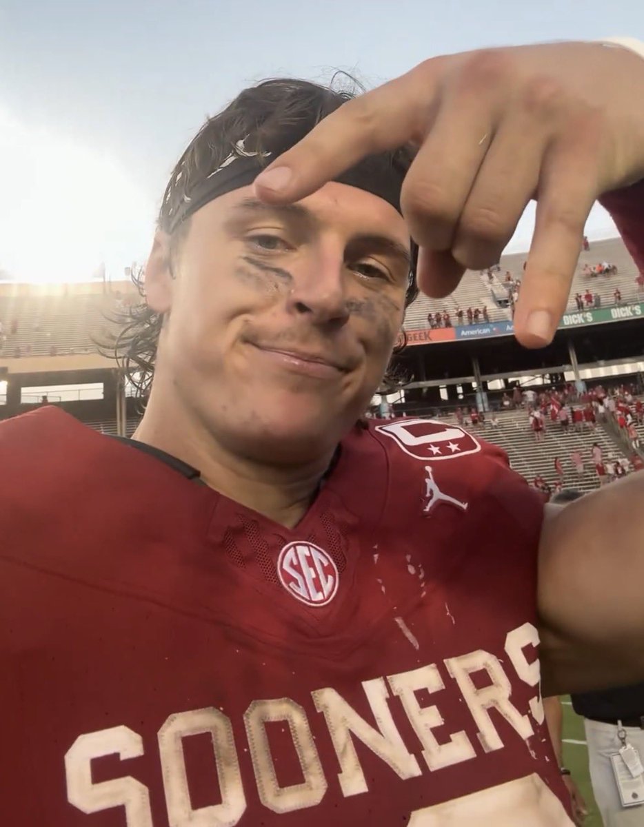 OUkristi's tweet photo. Rise and shine, Sooner Nation! 

It’s 9:30AM and Texas will ALWAYS fucking SUCK. 

BOOMER!!! ♥️ https://t.co/GvWaLHMmT3