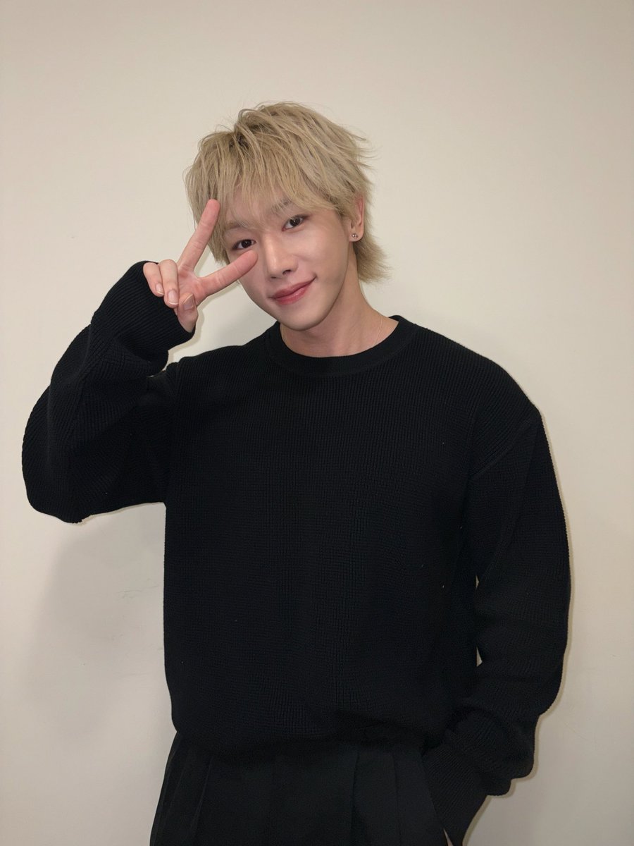 official__wonho's tweet photo. ✌️🤷🖤

#WONHO #원호
#CORE
#DontWakeMeUp #Answer https://t.co/NNj2Y0a9r2