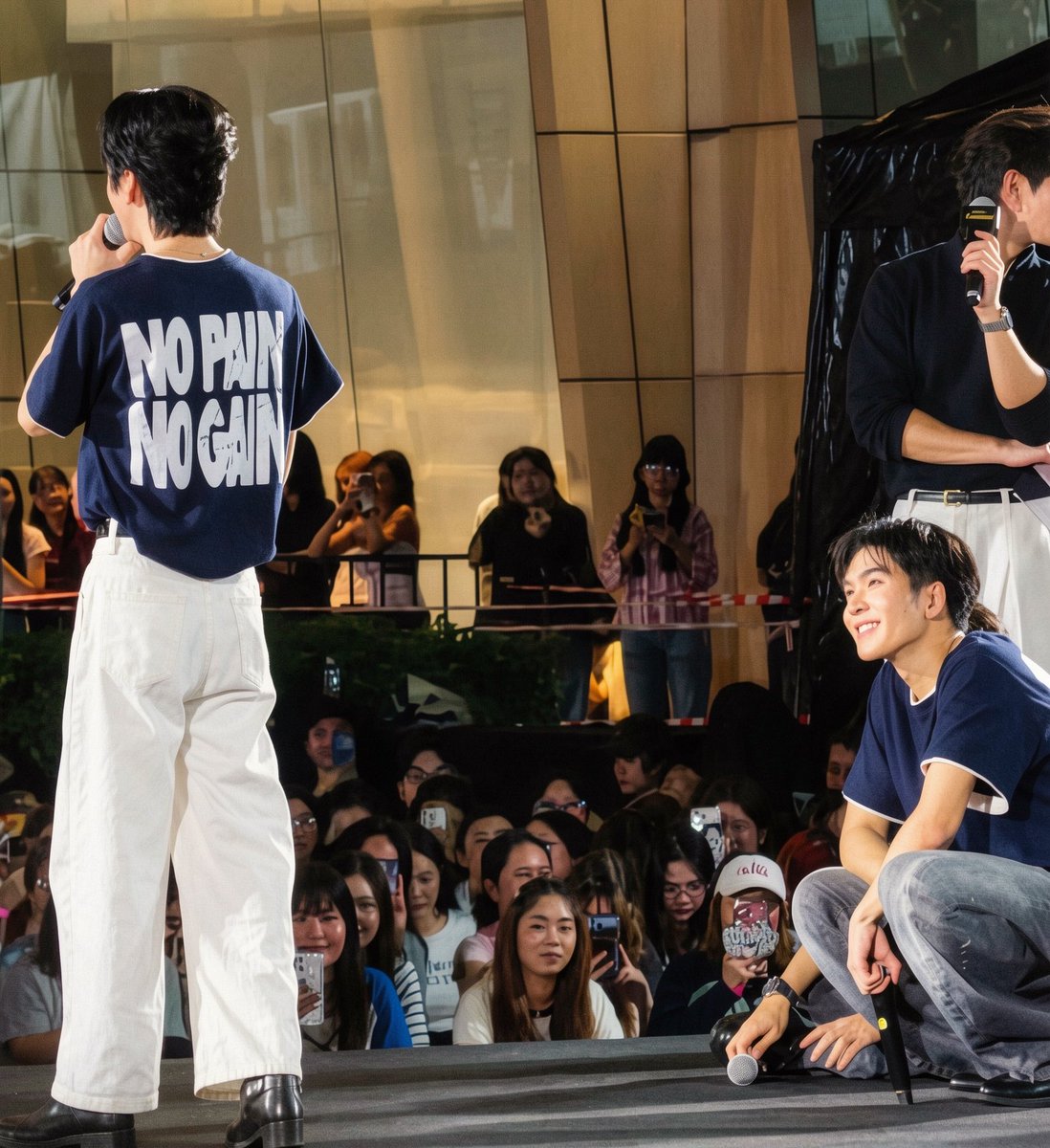 puppyauau's tweet photo. oh he adores his meow so much :((

MR FANBOY BUSKING TRUE5G
#แฟนบอยบัสกิ้ง https://t.co/U28oYtMzwG