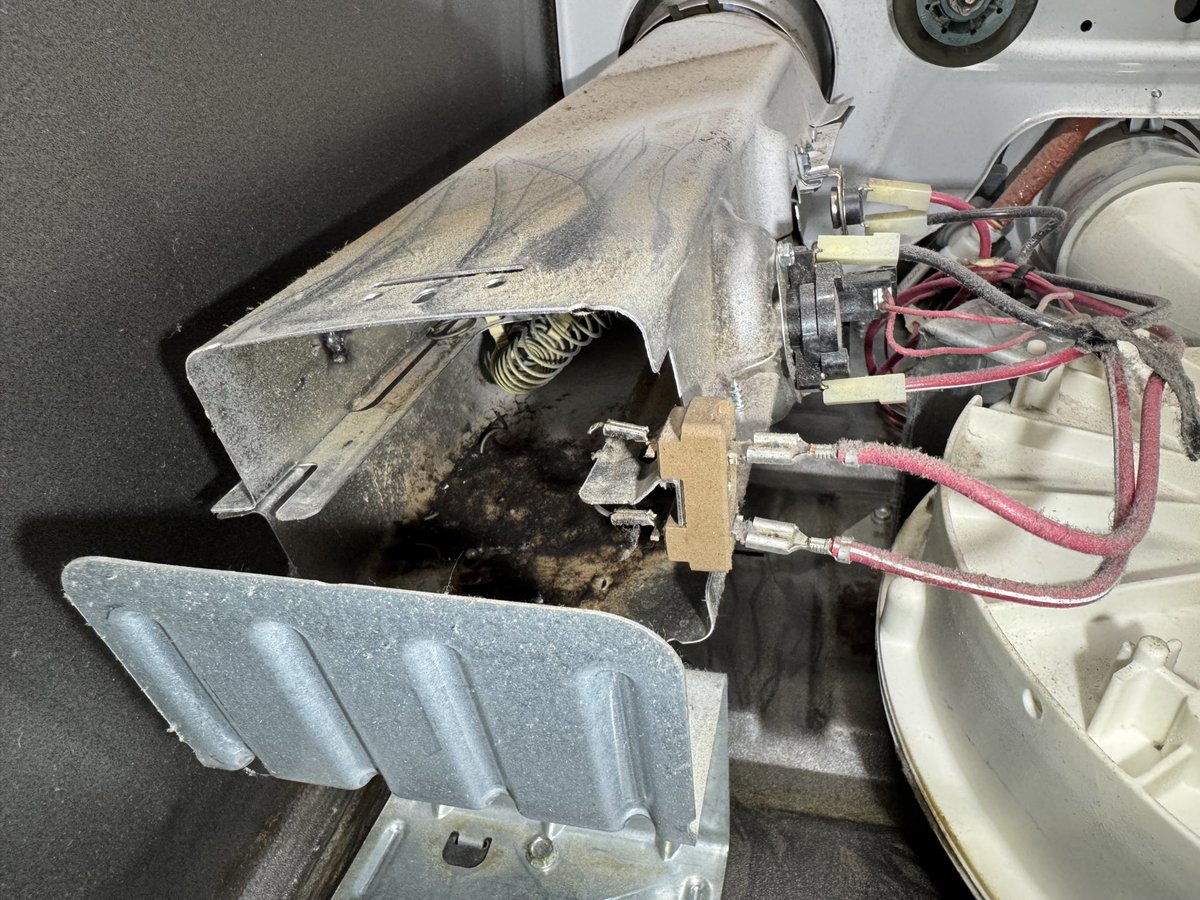 idlehandsdev's tweet photo. My dryer decided to become a welder. https://t.co/1IDWhhNzH6