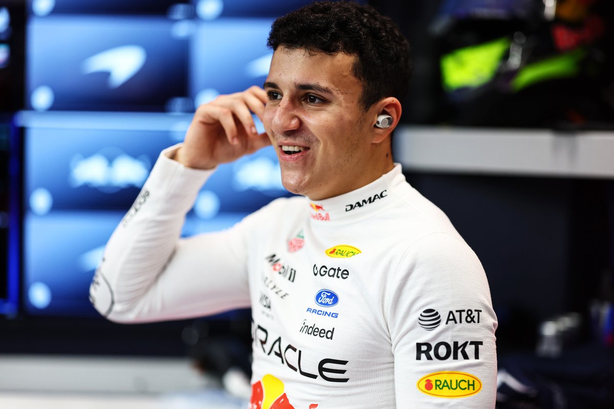 RBR_Daily's tweet photo. From pitlane to points in Singapore.

Isack Hadjar 👏 https://t.co/cnl5bZfYHD