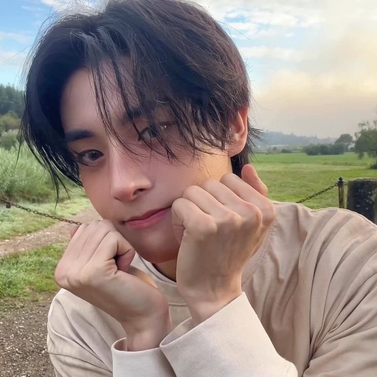 _sunnikeu13_'s tweet photo. Hiii!! it's mewii and im currently looking for moots >_<

ഒ·˚ she/her

ഒ·˚ ULTS: Taylor Swift, Enhypen

ഒ·˚ Sunoo, Jake bias

ഒ·˚ I listen to other artists too (Sabrina Carpenter, Park Jihoon, etc.)

ഒ·˚ Other favs: Weak hero (shse, baku is my goat, ji hakho + geum seongje) https://t.co/N2mGxT90Wd