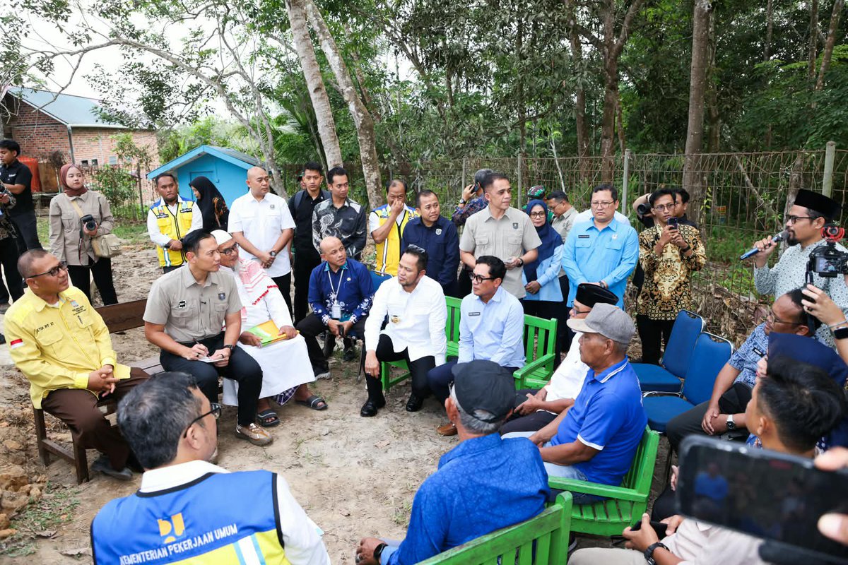 demokrat_sub's tweet photo. Menko AHY menegaskan tidak boleh ada masyarakat yang kesulitan mendapatkan air bersih. Pemerintah terus mengawal penambahan pasokan di Balikpapan melalui kolaborasi lintas pihak.

#MenkoAHY #AirBersih #DemokratSurabaya https://t.co/eCjx6HwW2u