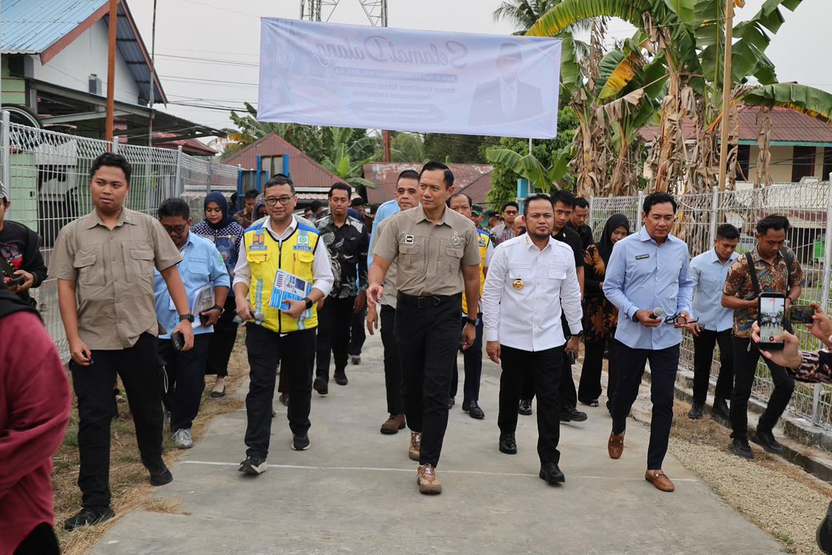 demokrat_sub's tweet photo. Menko AHY menegaskan tidak boleh ada masyarakat yang kesulitan mendapatkan air bersih. Pemerintah terus mengawal penambahan pasokan di Balikpapan melalui kolaborasi lintas pihak.

#MenkoAHY #AirBersih #DemokratSurabaya https://t.co/eCjx6HwW2u