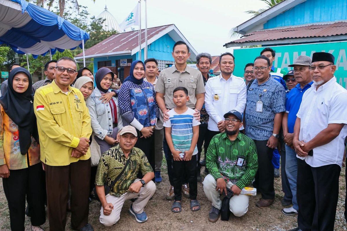 demokrat_sub's tweet photo. Menko AHY menegaskan tidak boleh ada masyarakat yang kesulitan mendapatkan air bersih. Pemerintah terus mengawal penambahan pasokan di Balikpapan melalui kolaborasi lintas pihak.

#MenkoAHY #AirBersih #DemokratSurabaya https://t.co/eCjx6HwW2u