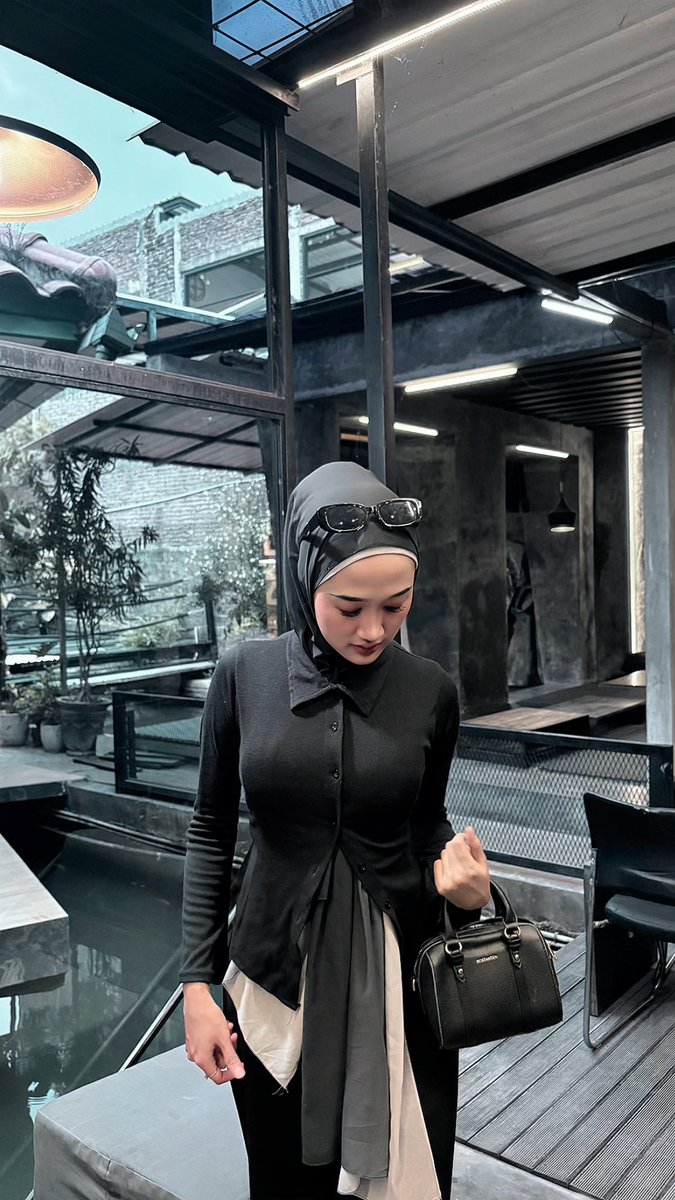grumpyblumpy's tweet photo. black outfits🖤 https://t.co/57UifiKNZK