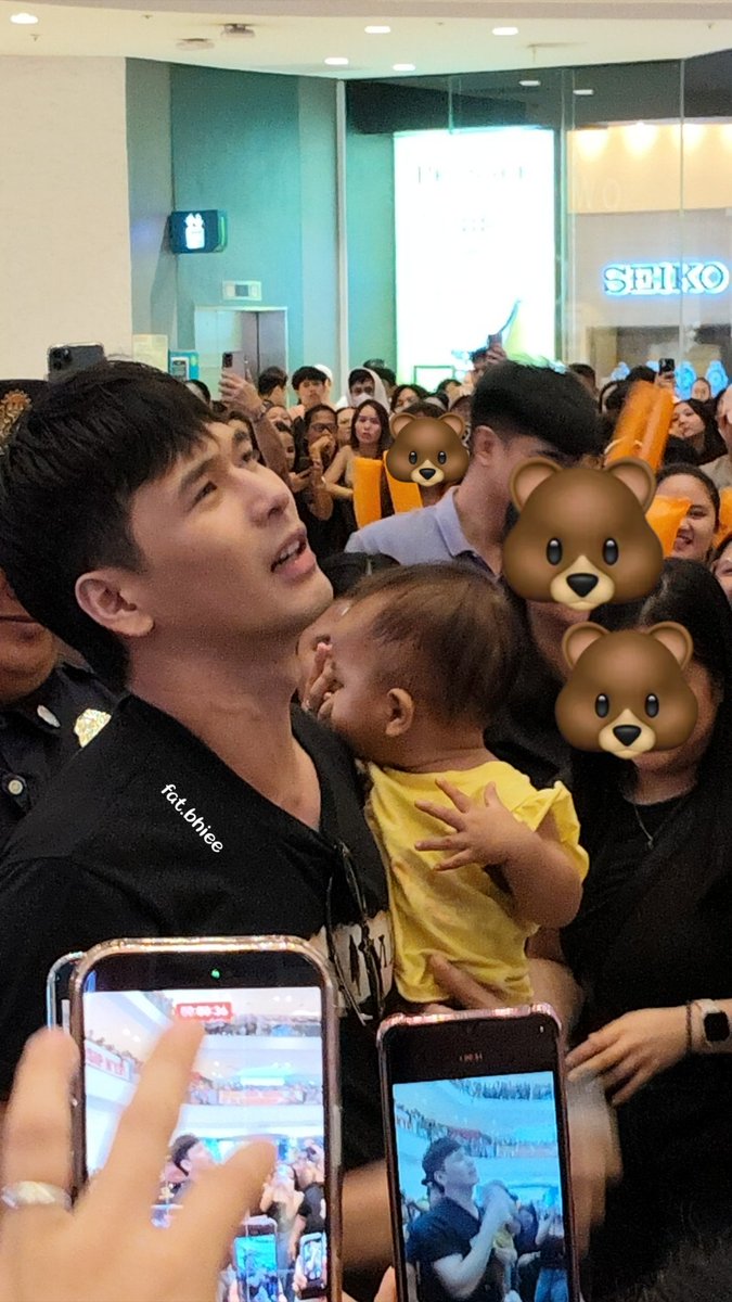 fatbhiee's tweet photo. @itswilbertross with a baby ☺️☺️☺️.

PEEMAK FAIRehong NAGMAMAHALAN
#PeeMakPH https://t.co/gSDUfsH7nT