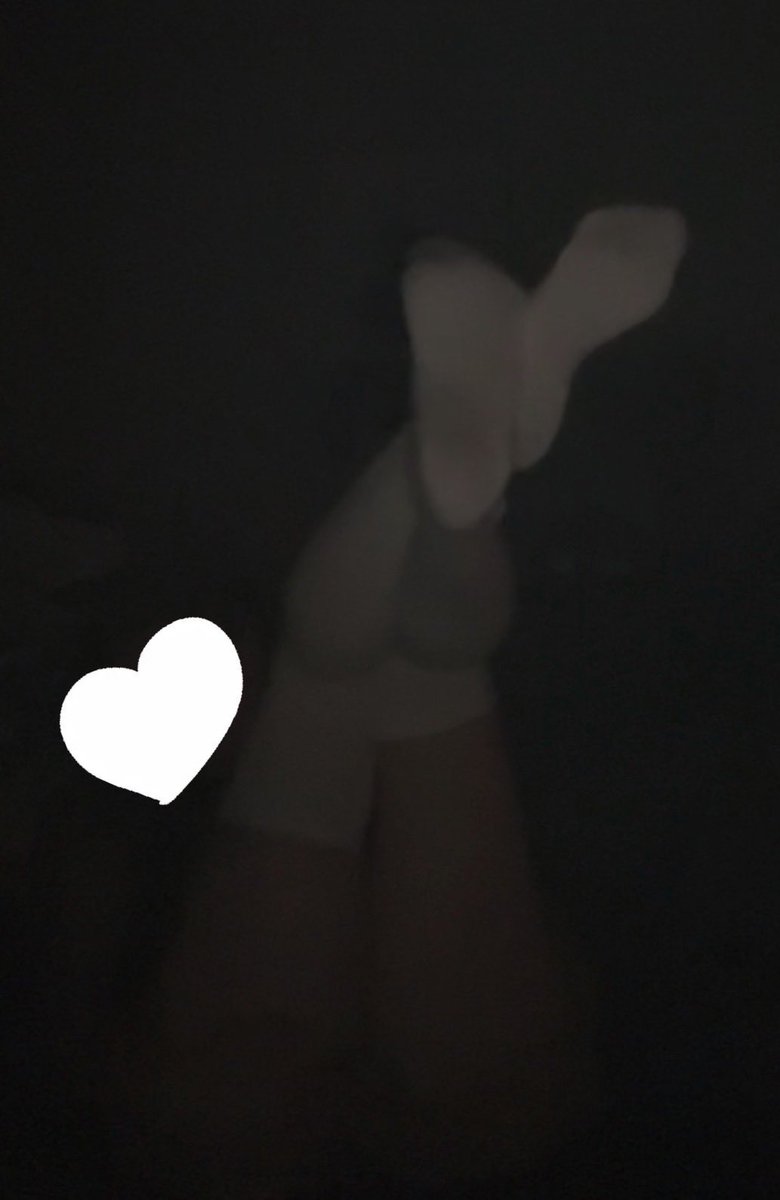autumngoddess69's tweet photo. A peek from a video <3 
•
•
#findom #finsub #whalesub #femdom #paypig #feetworshi̇p https://t.co/HOjYk92fs6