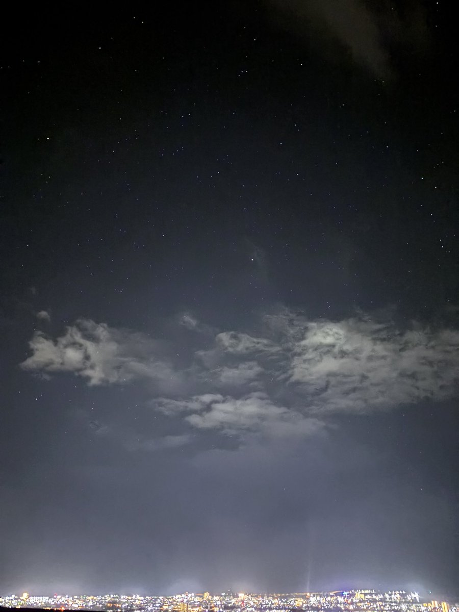 flowercastle000's tweet photo. 石垣島で星空みてきた
夜景とのコラボ凄くて感動した
肉眼はもっと星たちが輝いて流れ星もみれたよ https://t.co/Z2ReDHYwQ0