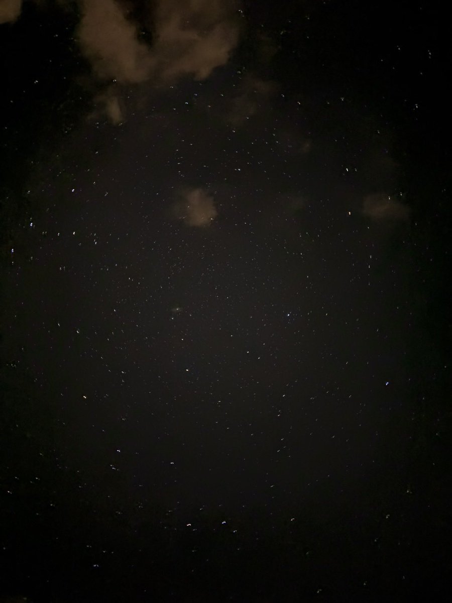 flowercastle000's tweet photo. 石垣島で星空みてきた
夜景とのコラボ凄くて感動した
肉眼はもっと星たちが輝いて流れ星もみれたよ https://t.co/Z2ReDHYwQ0