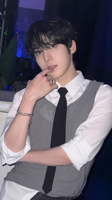 meowyoungiii's tweet photo. 남자.. https://t.co/77kLPY6C9t