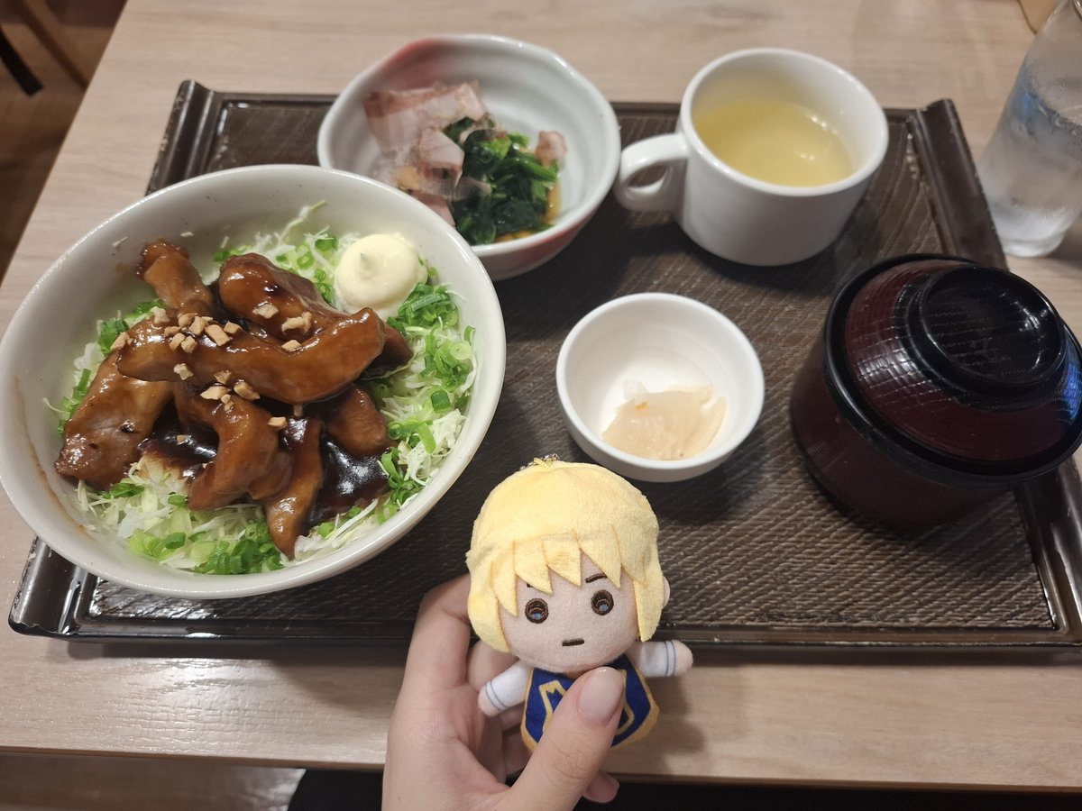 ch1chuka1's tweet photo. めんだこさんとコミックシティのアフターしてきました💃💃💃🫶🫶🫶
左から順に今日の戦利品
梟書茶房
夕食➀
夕食➁、です。🤷‍♀ https://t.co/bIwDsJqMpQ