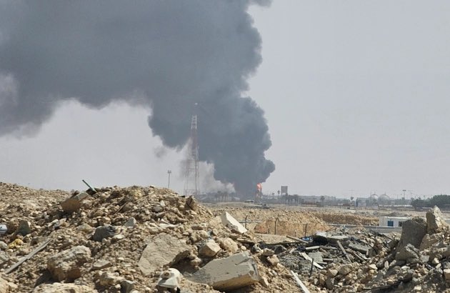 atummundi's tweet photo. 🔹 Arabie Saoudite 🇸🇦🔹

L’ARABIE SAOUDITE FRAPPÉE PAR UNE ATTAQUE MEURTRIÈRE 💥

Au moins 12 morts et 309 blessés après une attaque contre l’aéroport international de Riyad. L’Arabie saoudite accuse les Houthis du Yémen. On fait le point sur la situation ⤵️

🧵Thread 1/11🧵 https://t.co/fG0GZZElwX