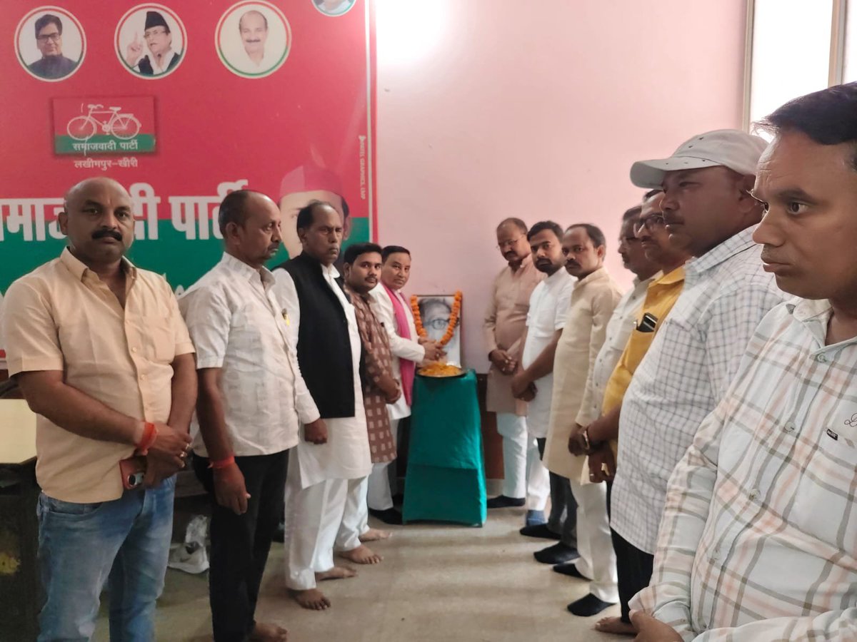 PrashantLala2's tweet photo. आज लोकनायक जयप्रकाश नारायण जी की जयंती के अवसर पर उन्हें शत्-शत् नमन एवं विनम्र श्रद्धांजलि। 💐🙏
@yadavakhilesh @samajwadiparty 
@shivpalsinghyad https://t.co/j71P6H27dm