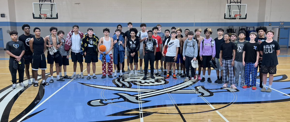 BWood_Hoops's tweet photo. 3rd Annual B’Wood Hoops Lock-In 🔒

#BucPRiDE 🏴‍☠️
#WhereYaFrom https://t.co/joFT2Sn28k