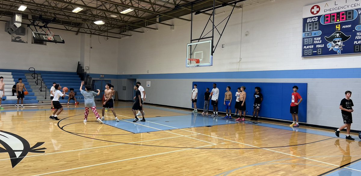 BWood_Hoops's tweet photo. 3rd Annual B’Wood Hoops Lock-In 🔒

#BucPRiDE 🏴‍☠️
#WhereYaFrom https://t.co/joFT2Sn28k