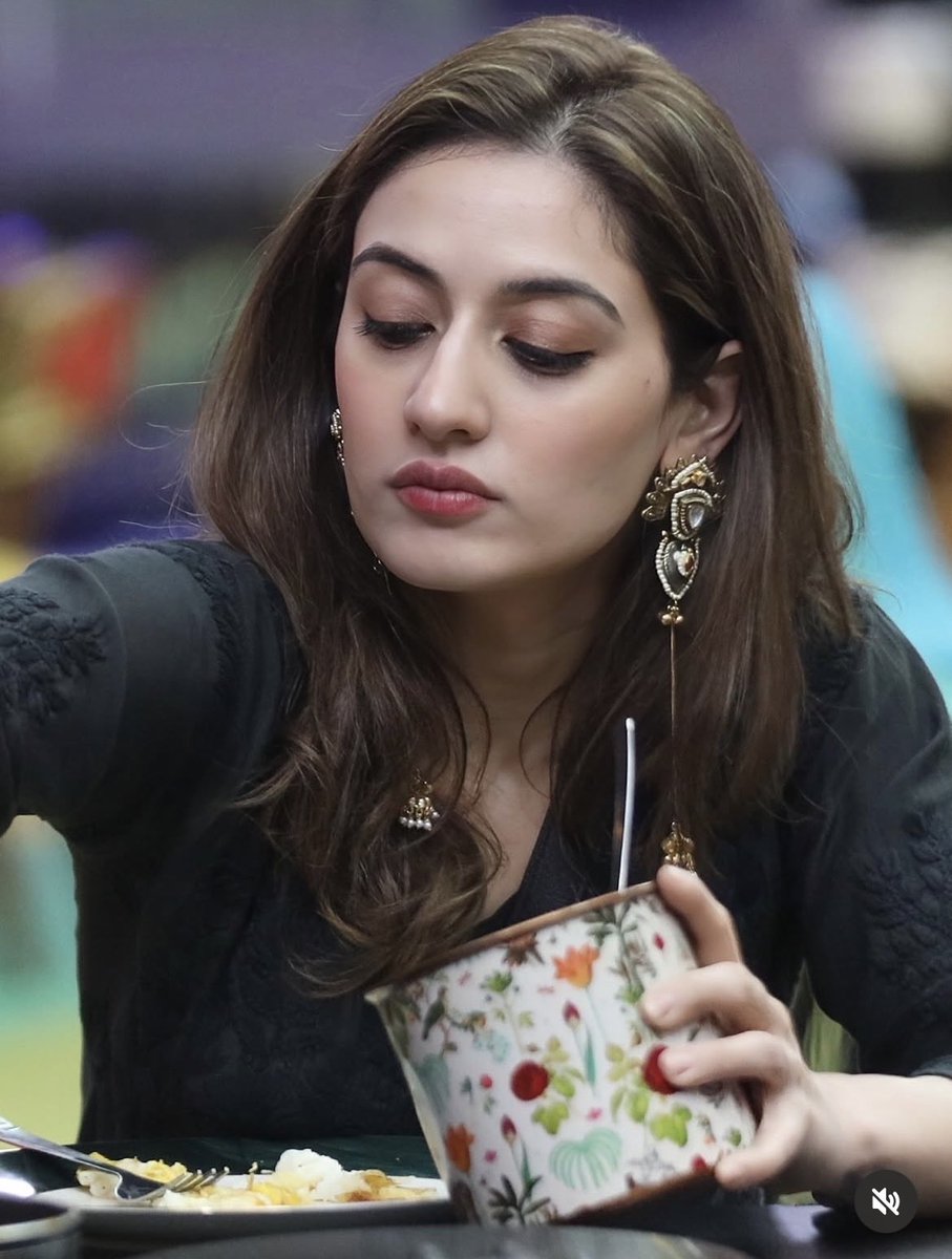 Kingsclan95's tweet photo. How can someone be so gorgeous and intelligent

UDITI RISE AGAINST HATRED https://t.co/DdP0skCxik