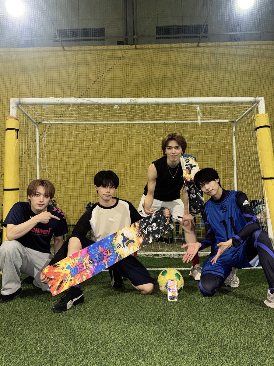 V2VivaVoyage's tweet photo. ✨ 「スポーツマン NO1決定戦 -vol.01~」✨

お越しいただきありがとうございました🚢

公式SNS、各メンバーSNSのチェックもよろしくお願いいたします✅

次回ライブ情報もぜひチェックしてください♫

🎫次回はこちら
    「MENS DERBY Race 18」
🔗 https://t.co/fx2QjR6fjL

本日もご来場いただきありがとうございました‼️
スポーツの秋🍂
普段は見れないV*2メンバーの姿が見れたのではないしょうか⚔️

次回LIVEも熱いLIVEをお届けします🔥

#ブイツー 
#アイドル
