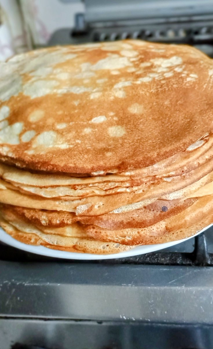 franck_yomsi's tweet photo. Tu vends pour 1500 f de crêpes, on te remercie avec 10000 f parce que je cite "elles sont trop bonnes vos crêpes, moelleuses à souhait."

Ne vous le faites pas raconter, ce n'est ni une fiction ni une légende urbaine.

Ça se passe au parcours vita tous les samedis et dimanches. https://t.co/AopDoapvBb