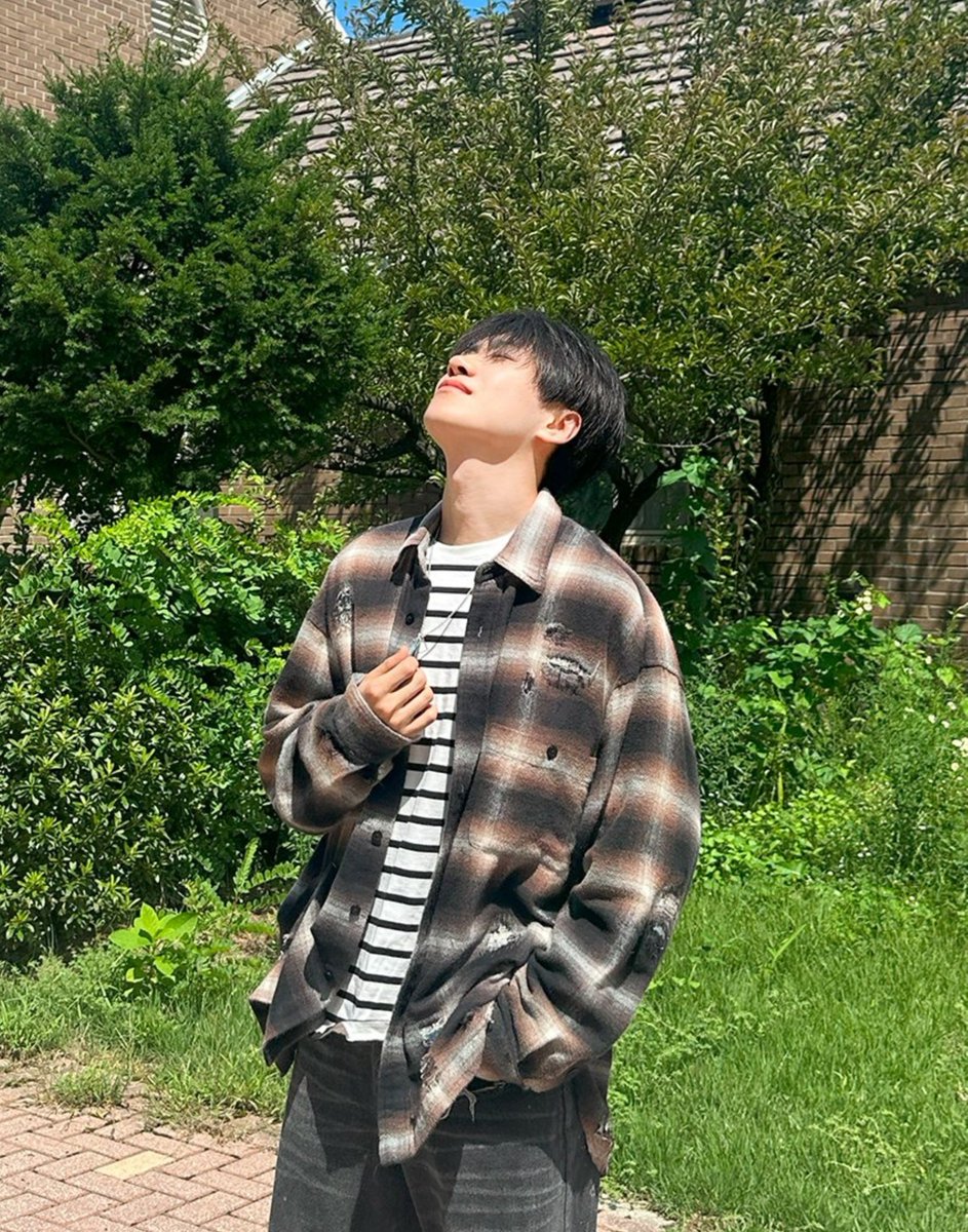 limerensh_'s tweet photo. the evolution of sun hengyu (plaid shirt ver.) https://t.co/saUfGu76dR