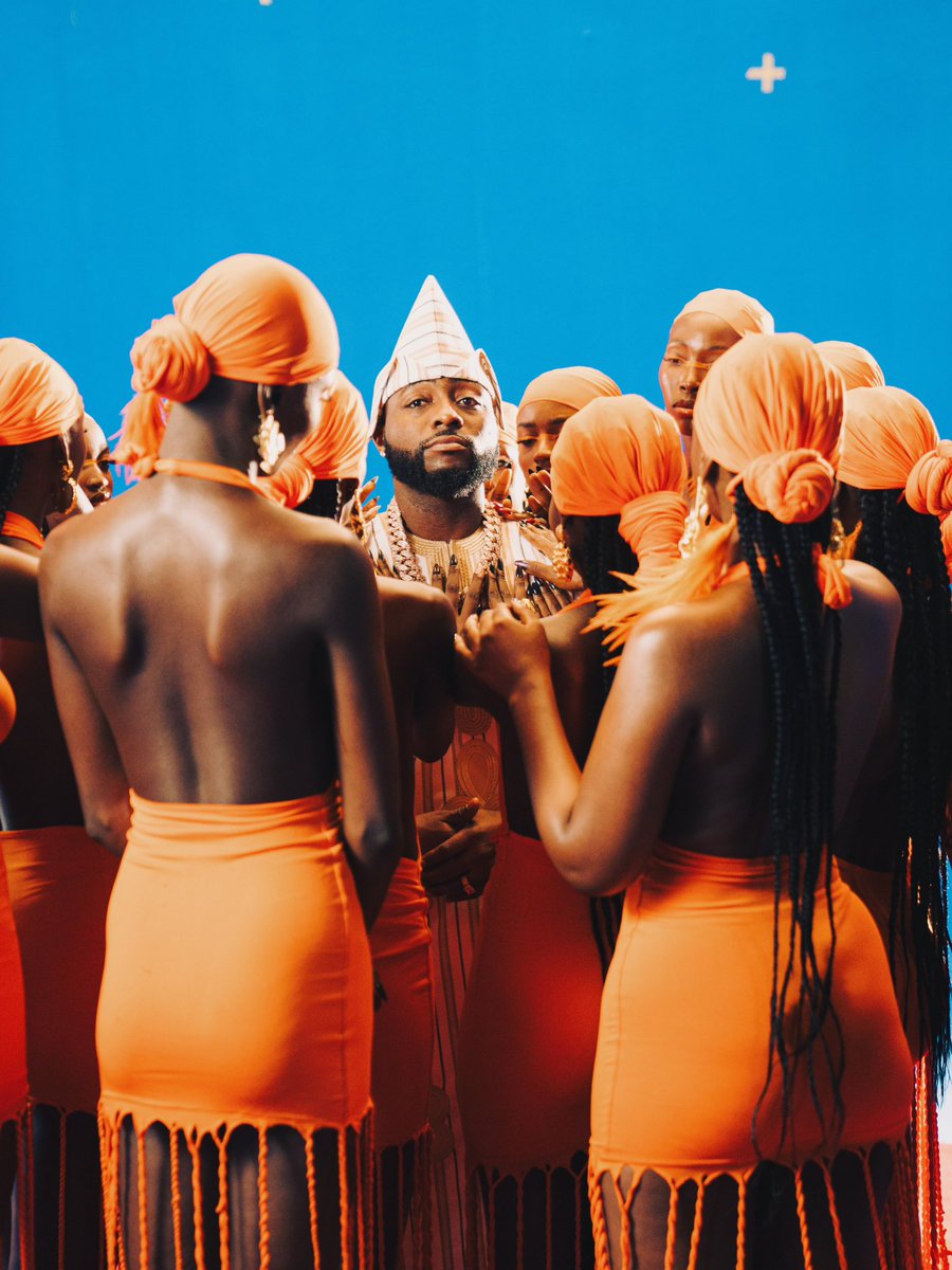 oyl2he's tweet photo. 🚨 Davido’s “I Know Who I Be” w/ Jazzwrld &amp; GL_Ceejay has now earned over 163M audience impressions and over 1K spins across radio stations in South Africa. 🇿🇦

— It’s one of the most-heard songs on South African radio so far this year. 🤯 https://t.co/GLMzNx2NPz