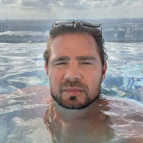 republiqueBRA's tweet photo. 🗣️ “Quais banqueiros brasileiros foram presos?” perguntou Daniel Vorcaro ao ChatGPT em agosto de 2025. https://t.co/XvA1YyYCln