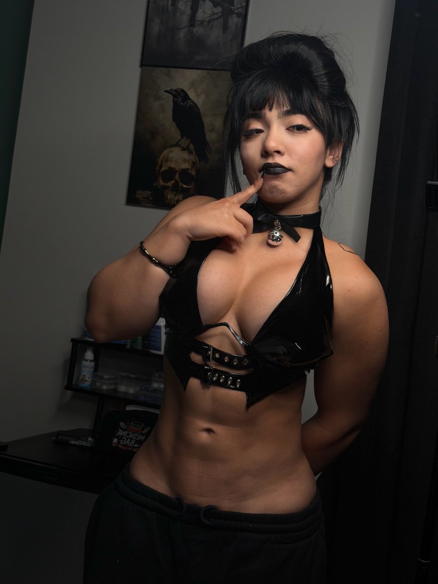 jademiurax's tweet photo. Does that scare you, or do you like it?😈 https://t.co/ra3LDGkBOW