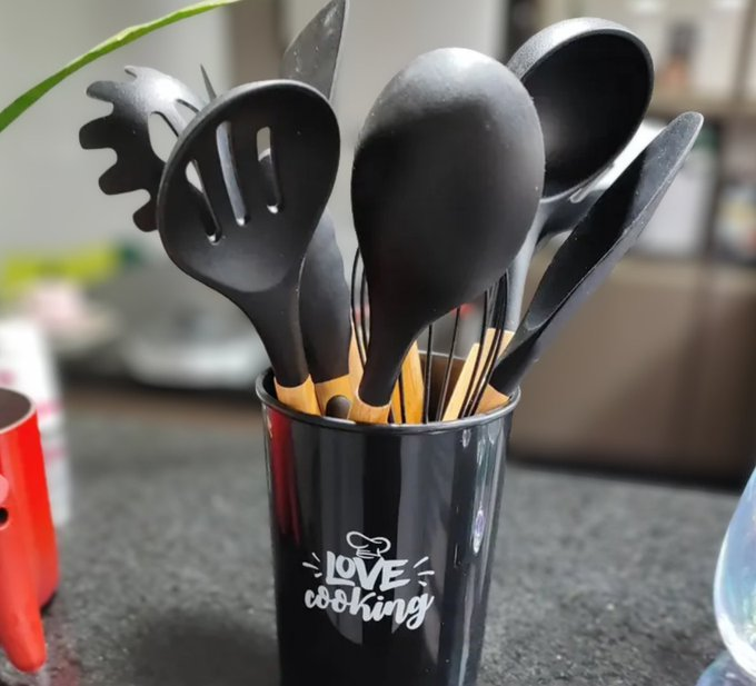 TechIndica's tweet photo. 📢 ACHADINHO PARA SUA COZINHA! 🍳

🔥 Kit com 12 Utensílios de Silicone + Cabo de Madeira

💰 POR APENAS R$ 39,99!

✨ Mais praticidade e charme na hora de cozinhar!

👇 APROVEITE A OFERTA:
https://t.co/LJEIS9F9zn

📲 Mais ofertas e cupons nos grupos:
https://t.co/1qSH2W61lL https://t.co/FVB8tM6lil